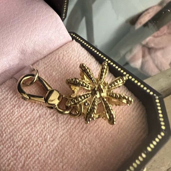 Vintage 80’s Juicy Couture Crown Charm in Original Box. - Picture 4 of 7